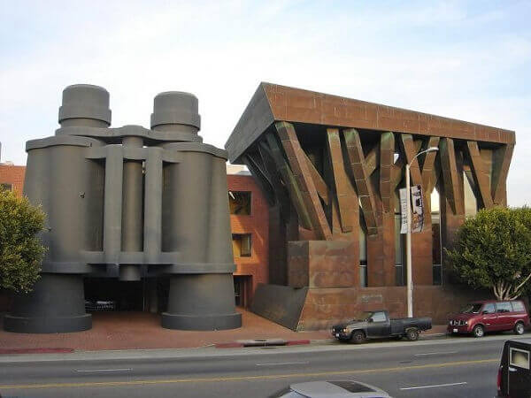 Frank Gehry: Chiat Day Building