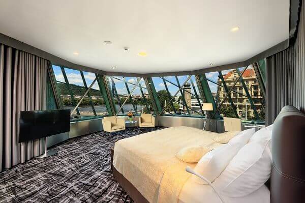 Frank Gehry: Dancing House (interior)