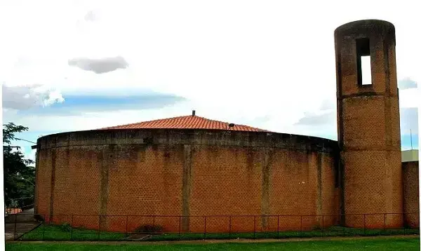 Lina Bo Bardi: Igreja Divino Espírito Santo