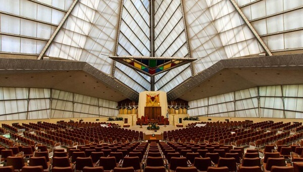 Obras de Frank Lloyd Wright: Beth Sholom Congregation (interior)