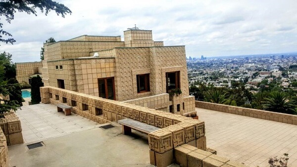 Obras de Frank Lloyd Wright: Ennis House (varanda)