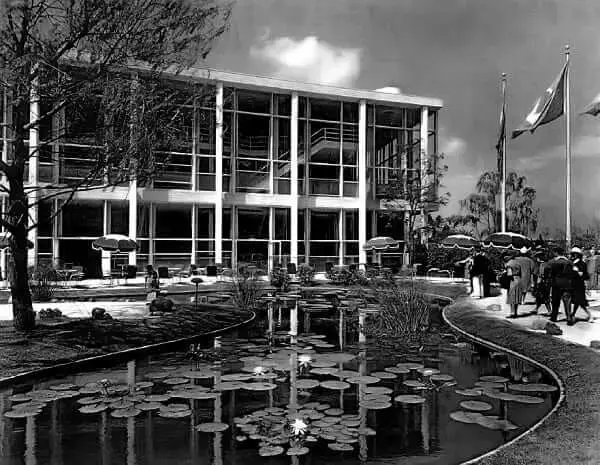 Lúcio costa: pavilhão brasileiro de Nova York - jardim