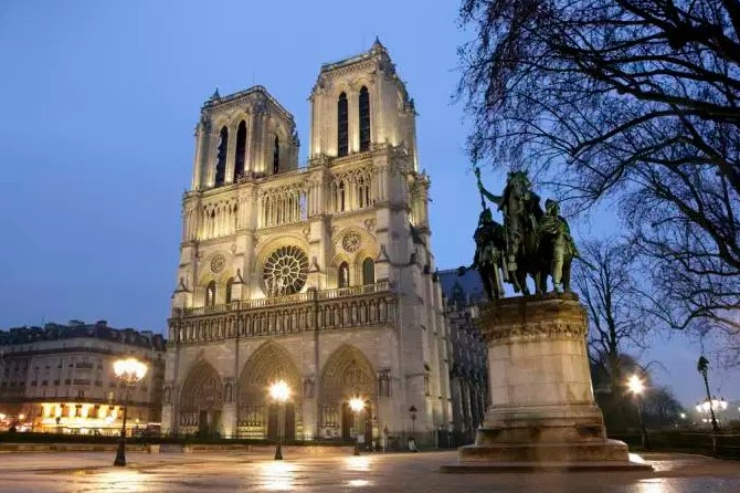 Estilos Arquitetônicos: Catedral de Notre Dame