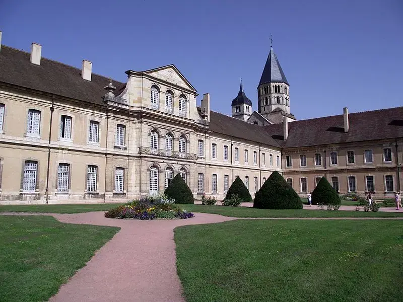 Arquitetura românica: Abadia de Cluny (foto: Pinterest)