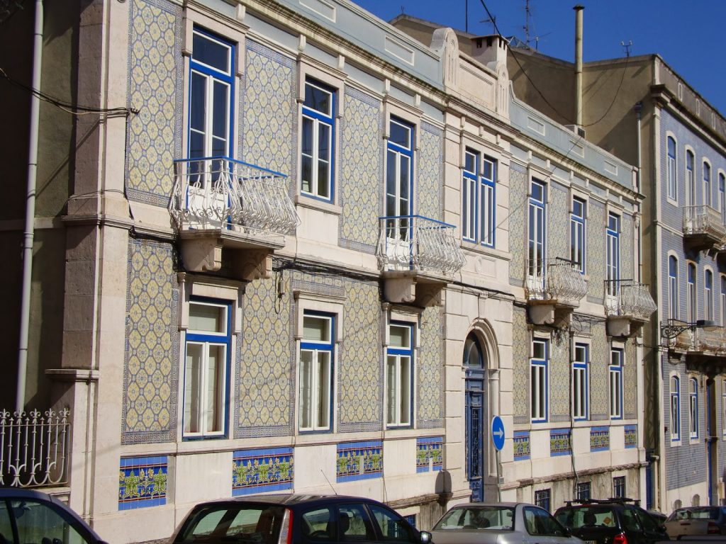 arquitetura-portuguesa-fachadas-de-casas-portuguesas-com-azulejo