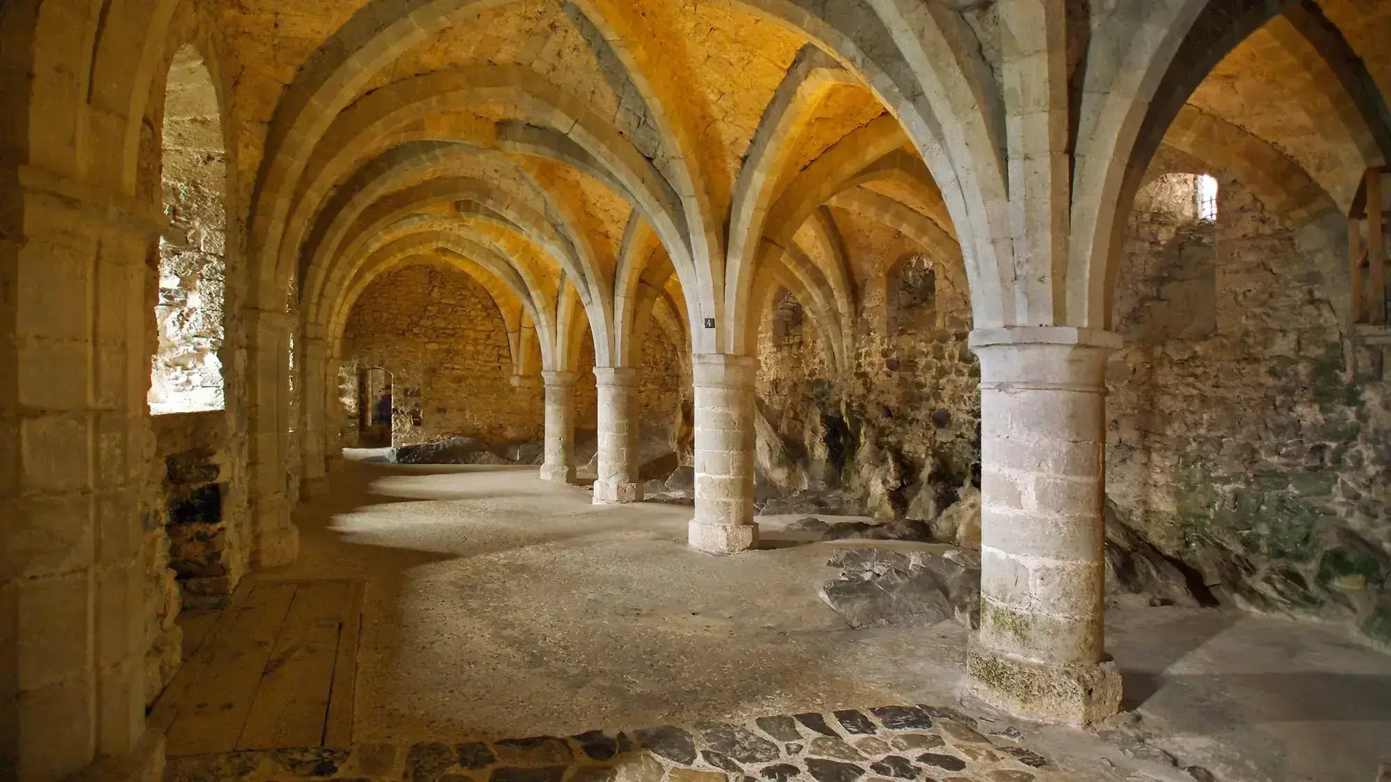 castelos medievais Castelo de Chillon suiça interior