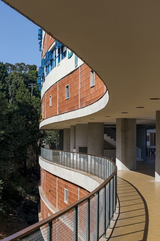 Conjunto Habitacional Pedregulho: detalhe da fachada do Pedregulho