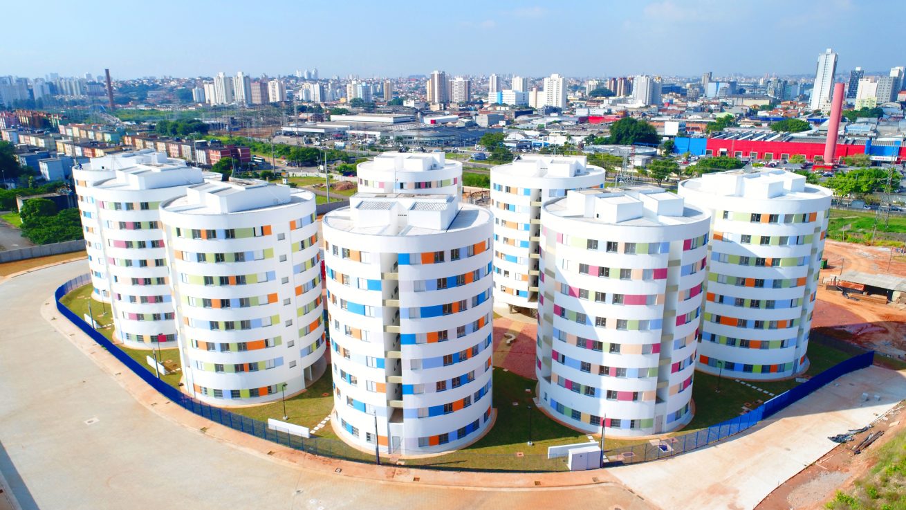 Arquitetura Social: Conjunto Residencial "Redondinhos", em Heliópolis, São Paulo