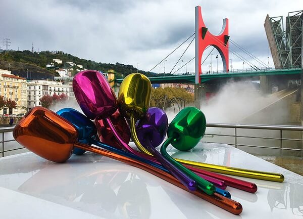 Museu Guggenheim Bilbao: Tulipas de Jeff Koons