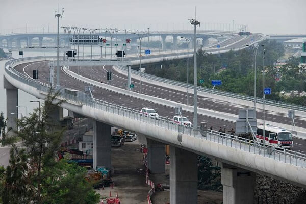 Maior ponte do mundo: passagem pela cidade