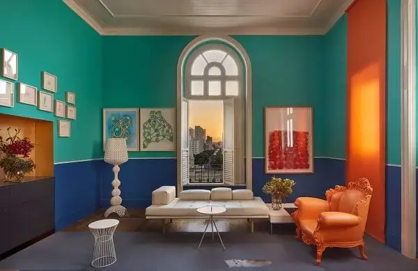 Cores primárias: sala azul e verde (Casacor MG 17)