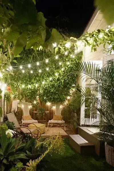 Iluminação de jardim: cordões de luz