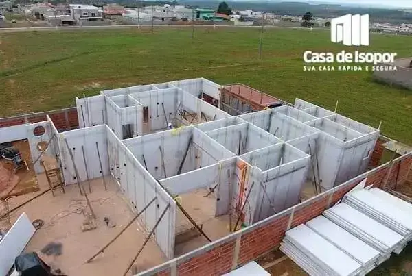 Casa de isopor: sistema construtivo exige menos vigas e pilares