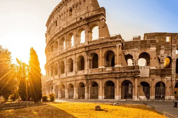 Coliseu de Roma: detalhe da fachada destruída