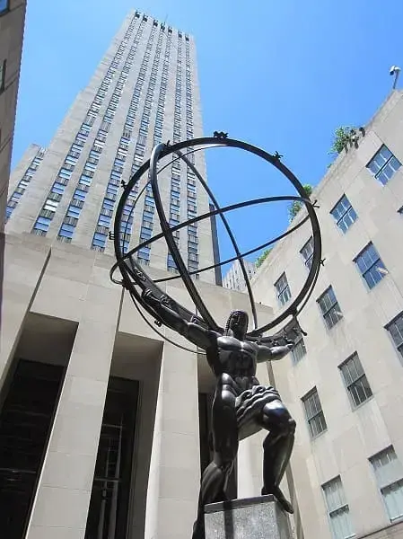 Art Decó: Estátua de Atlas, em frente ao Rockefeller Center em Nova (Lee Lawrie) foto: Wikipédia