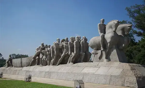 Art Decó: Monumento às Bandeiras, em São Paulo