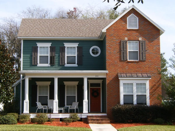 Casa estilo americano: fachada verde com tijolinhos (foto: ideias para o projeto da sua casa)