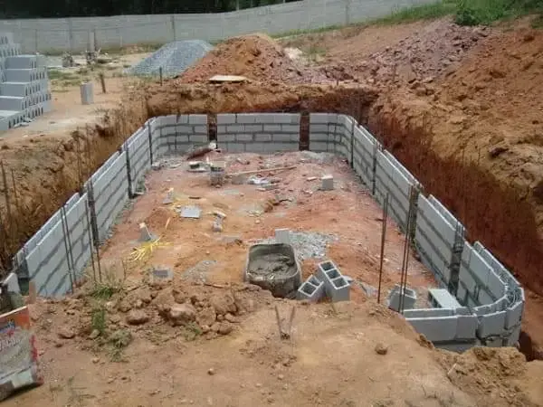 Como construir uma piscina de alvenaria: análise do solo (foto: Castelo Piscinas)