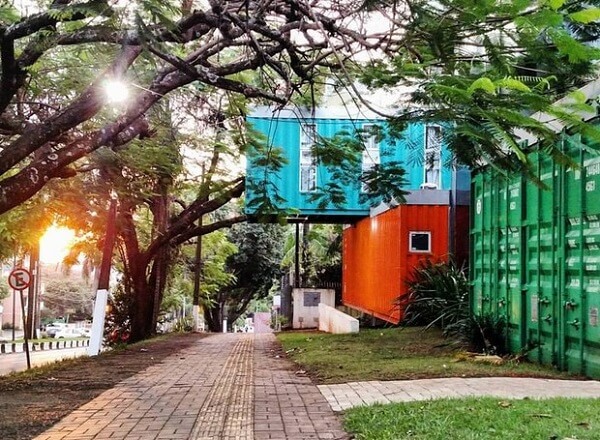 Tetris Container Hostel, o hotel brasileiro feito a partir de 15 containers