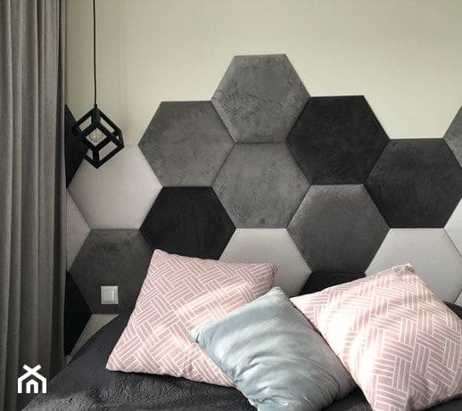 Cabeceira estofada hexagonal com tons neutros (foto: homebook)