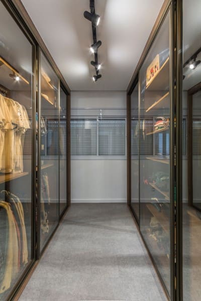 Vidro refletivo bronze em closet (foto: PS do Vidro)