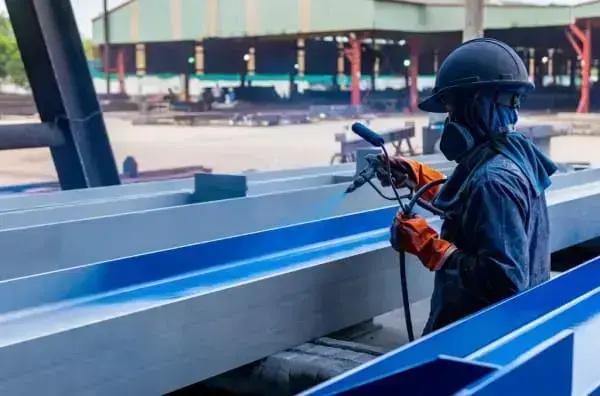 Pinturas industriais: viga de aço pintada de azul (foto: Tornado)