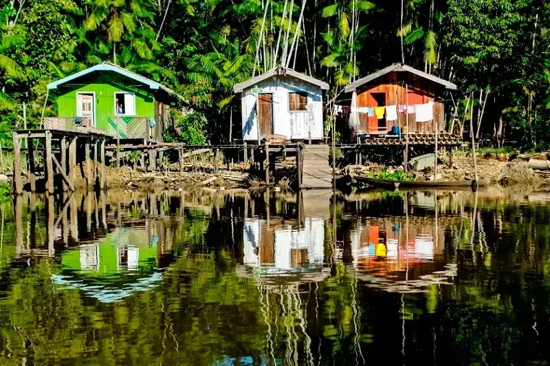 Casas de palafitas em Manaus. Fonte: Agência Envolverde